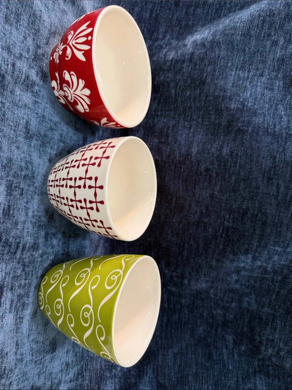 Starbucks 2010 New Bone China Nesting Bowls Set of 3 Red White Green EC